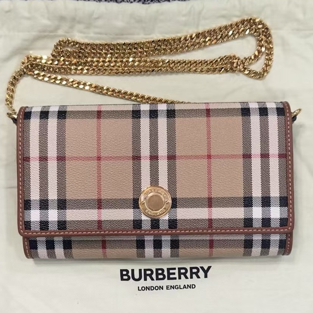 🔥🔥🔥 Authentic Burberry Hannah Wallet On Chain